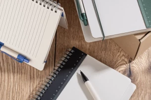 Jegyzetfüzet vonalas tollal REGALI - Tengerészkék