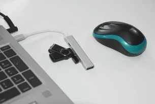 USB HUB elosztó - ROSKO - Ezüst