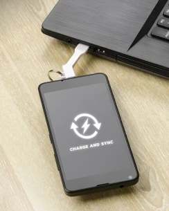 SYNC kulcstartó iPhone 5/6 - Fehér színben