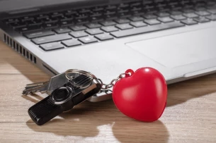 LOVE anti-stressz kulcstartó - Piros