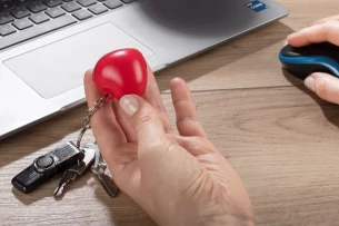 LOVE anti-stressz kulcstartó - Piros